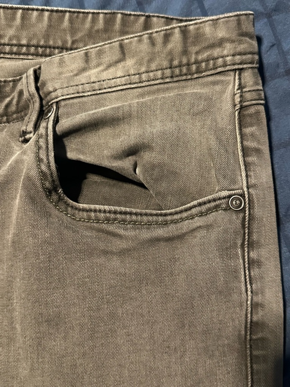 Robert Graham Gray Casual Jeans with Embroidered Accent